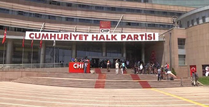 CHP'de Adaylık Süresi Uzatıldı