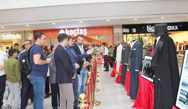 Atatürk Kostümleri Sergileniyor