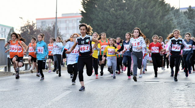 Çocuklar Kıyasıya Yarıştı