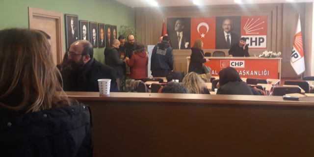 CHP Kartal'da Meclis Üyesi Adayları Oturma Eylemi Başlattı