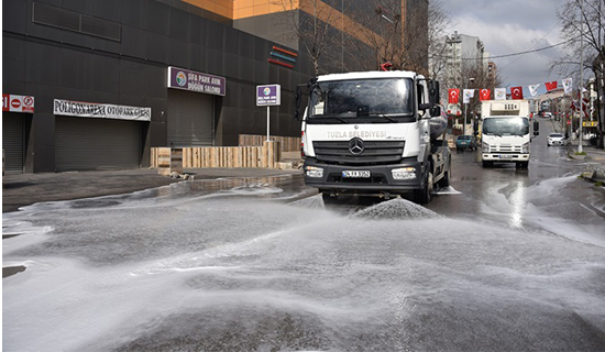 Tuzla Beledilyesi 17 Mahalle'de Dezenfekte Çalışmalarını Sürdürüyor