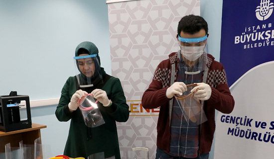 İBB'den Sağlık Çalışanlarına Yüz Koruyucu Maske