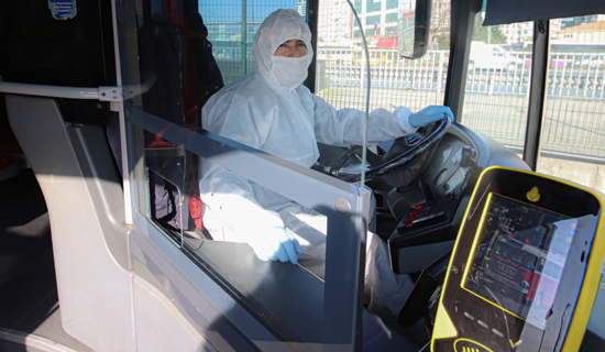 Metrobüs Şoförleri Virüsten Korunmak İçin Tulum Giymeye Başladı