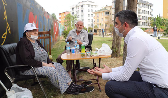Kartal CHP'li Başkan 65 Yaş Üstü Vatandaşları Yalnız Bırakmadı