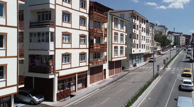Erzurum Belediyesi'nden Caddelere "Cephe Sağlıklaşkırma" Uygulamasa