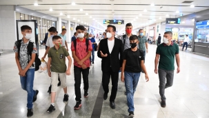 Tuzla Belediye Başkanı Diyarbakır'lı Çocukları Havaalanında Karşıladı