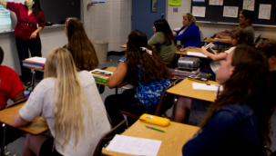 Yaş Arttıkça Kızlarda Okullaşma Azalıyor