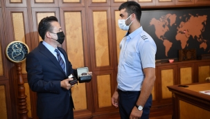 Tuzla Belediye Başkanı O Minübüs Şoförünü Ödüllendirdi