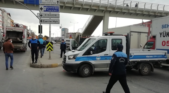 Pendik Belediyesi'nin Kestiği Yolu Polis Açtı