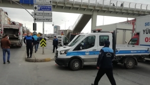 Pendik Belediyesi'nin Kestiği Yolu Polis Açtı