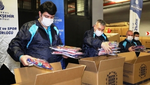  İBB'den 30 Bin Öğrenci'nin Evine Kırtasiye Seti