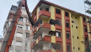 Kartal'da Riskli Yapıların Yıkımı Devam Ediyor