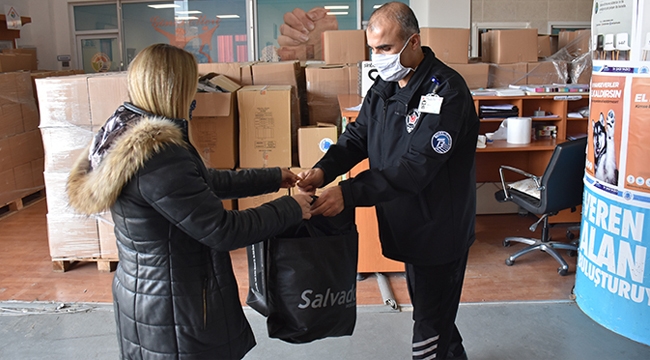 Tuzla'da İhtiyaç Fazlası Kıyafetler, İhtiyaç Sahibi Ailelere Ulaştırılıyor