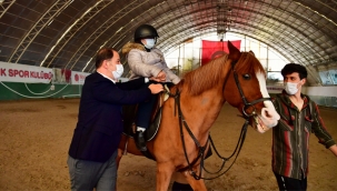 CHP'li Başkan, Down Sendromu Çocuklarla At Binicilik Kulübü'nde Bir Araya Geldi