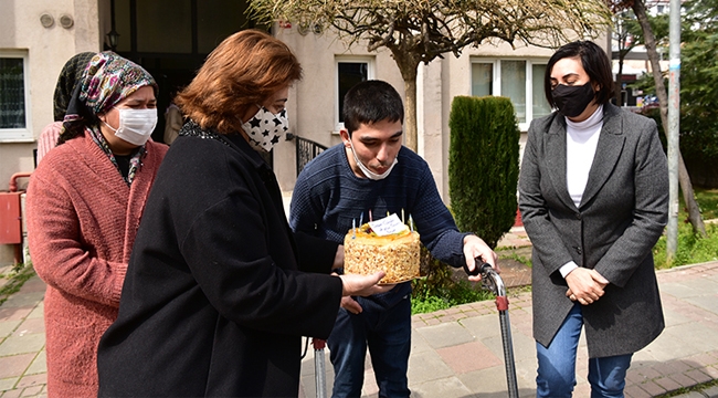 Tuzla'nın Özel Çocuğu Yusuf'a Başkan Yazıcı'dan Doğum Günü Pastası