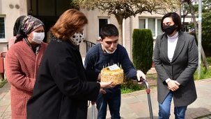Tuzla'nın Özel Çocuğu Yusuf'a Başkan Yazıcı'dan Doğum Günü Pastası