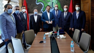 İmamoğlu'na, Sağlık Örgütü Temsilcilerinden Plaket