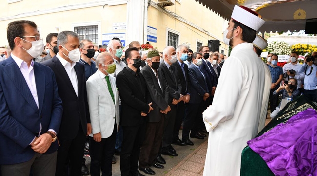 Tuzla Belediye Başkanı Şadi Yazıcı'nın Annesi, Son Yolculuğuna Uğurlandı