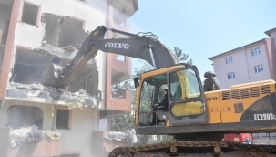 Tuzla'da Deprem Riski Taşıyan Binalar Yıkılıyor 