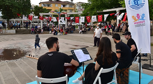 Tuzlalı Gençler Mahallelerde Konser Verdi