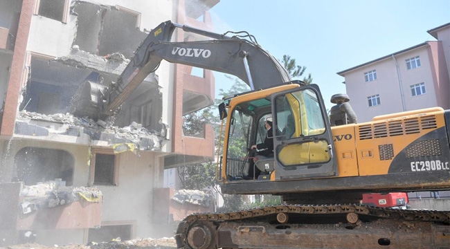 Tuzla'da Orta Hasarlı 37 Bina Daha Yıkılıyor