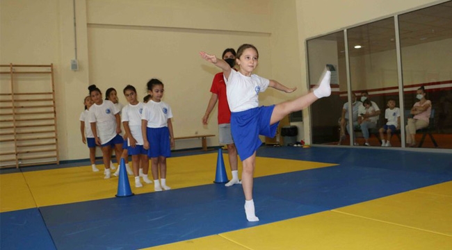 Belediye'nin Çocuklara Ücretsiz Yaz Sporları Eğitimi Devam Ediyor