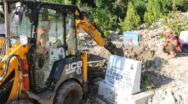 Toprak Altında Kalan Şehitlik, Kartal Belediyesi ve Komandolar Tarafından Temizlendi