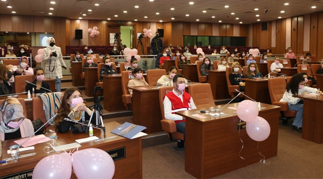 Kartal Belediyesi'nden Kadın Personele "Meme Kanseri Bilinçlendirme Semineri"