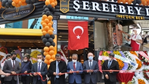 Odun Ateşinde Pişen "Şeref Bey Et Döner" Kartal'da Hizmete Girdi