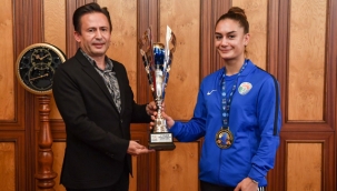 Hemşire Duygu Turan Kick Boks'ta Dünya Şampiyonu Oldu