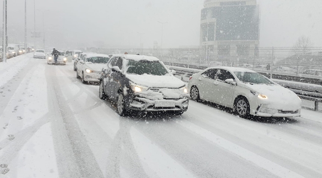 İstanbul'da Özel Araçların Trafiğe Çıkışına Yasak 