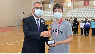 Maltepe'de Geleneksel Çocuk Oyunları Ödülleri Sahiplerini Buldu