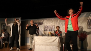 Bizim Evde 2 Devre' Adlı Tiyatro Oyunu Kartal'da Sahnelendi