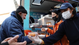 Kartal Belediyesi'nden Kandil Simidi ve Hayır lokması İkramı