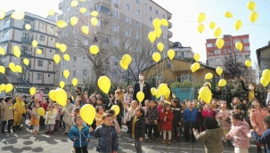 Kartal'da Sarı Balonlar, Kansere Dikkat Çekmek İçin Gökyüzüne Uçtu