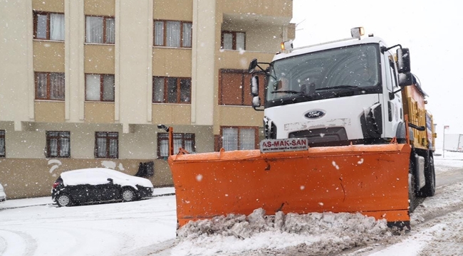 Kartal Belediyesi Karla Mücadele Ekipleri Mesaiye Devam Ediyor 