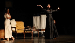 "Martıların Öteki Hikayesi" Adlı tTyatro Oyunu Ayakta Alkışlandı