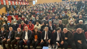 Rize'de CHP'ye Katılan 750 Kişiye Rozetleri Takıldı