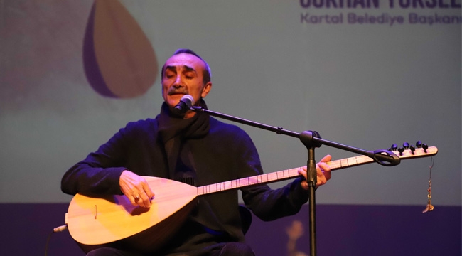 Ünlü Sanatçı Cengiz Özkan, Aşık Veysel'in Eserlerini Kartal'da Seslendirdi