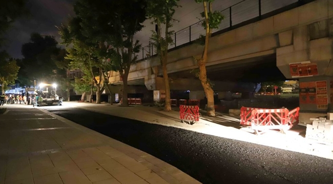 Hürriyet Caddesi'nin Trafiğe Açılması İçin Belediye Ekiplerinden Yoğun Mesai 