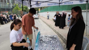 Kartal Belediyesi'nden LGS Öncesi Öğrencilere Su İkramı