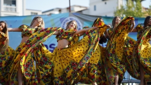 Uluslararası Halk Oyunları Festivali Coşkusu Kartal'ın Mahallelerine Taşındı