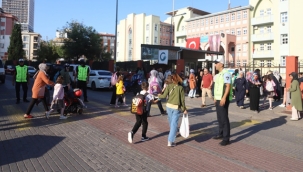 Kartal Trafik Zabıtası, Yeni Eğitim Yılında Okul Önlerinde Trafik Güvenliği İçin Göreve Başladı