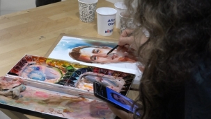 Kartal Belediyesi'nden İranlı Kadın Ressamlara Anlamlı Destek