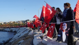 Maltepe'den Ata'ya hem Karada Hem Denizde Saygı Duruşu