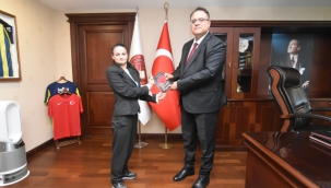 Anadolu Adliyesi Çalışanı Kübra Çoban, İkinci Şiir Kitabının Gelirini Depremzedelere Bağışlayacak