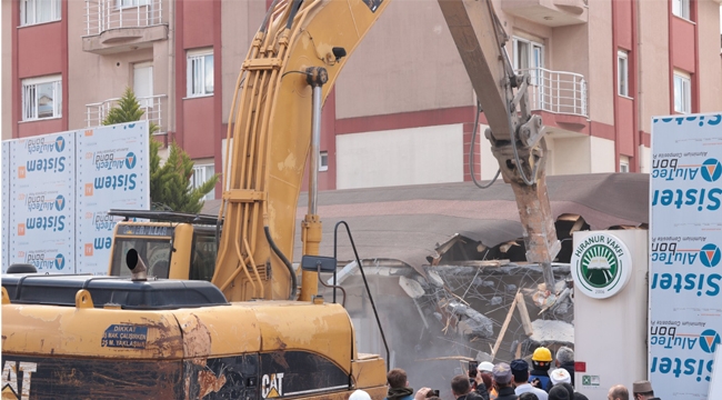 Hiranur Vakfı'nın Kaçak Yapıları Yıkıldı