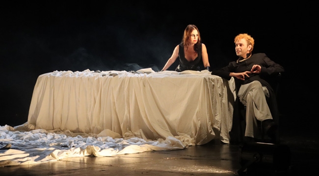 Ünlü Oyuncu Şenay Gürler, 'Medea' Rolüyle Sahne Aldı