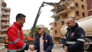 Kartal Belediyesi, Riskli Binaların Yıkımını Sürdürüyor