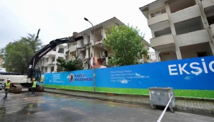 Kartal'da 160 Dairelik Murat Sitesi, Başkan Yüksel'in Katılımıyla Yıkıldı